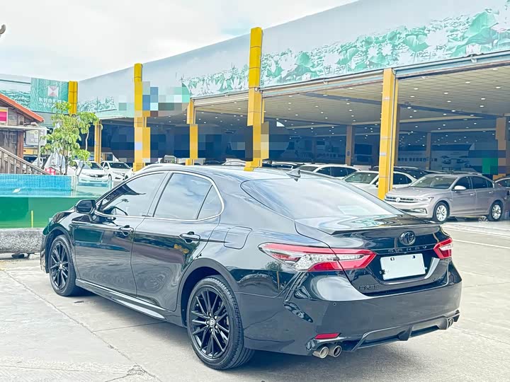 Фото 12 - Toyota Camry