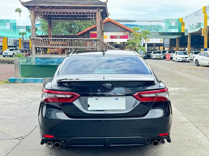 Фото 13 - Toyota Camry