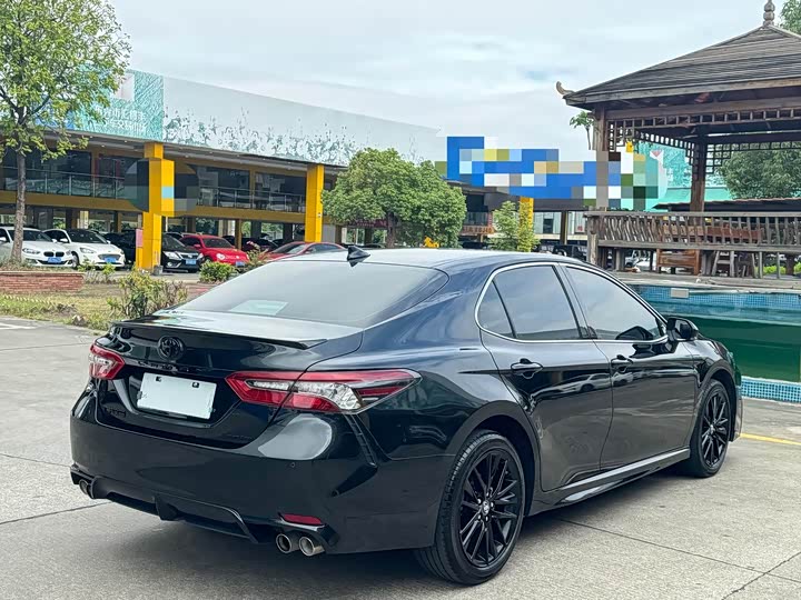 Фото 14 - Toyota Camry