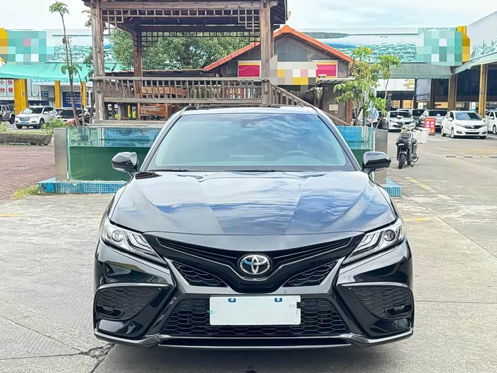 Фото 2 - Toyota Camry