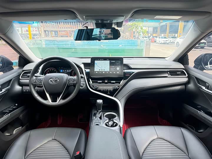 Фото 8 - Toyota Camry