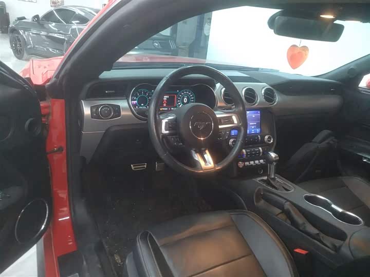 Фото 11 - Ford Mustang