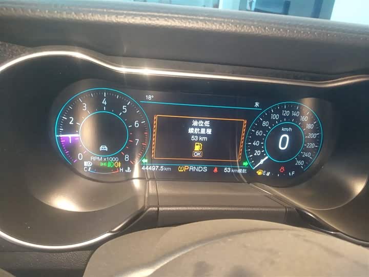 Фото 12 - Ford Mustang