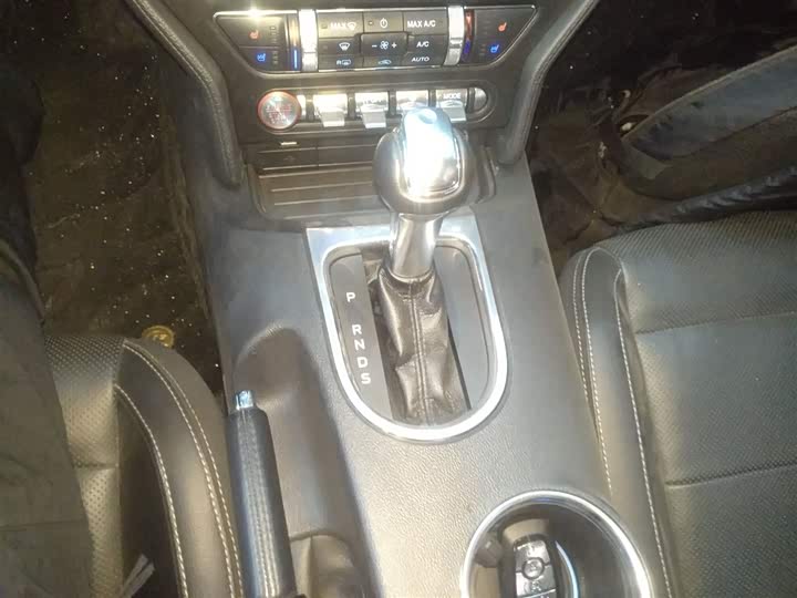 Фото 14 - Ford Mustang