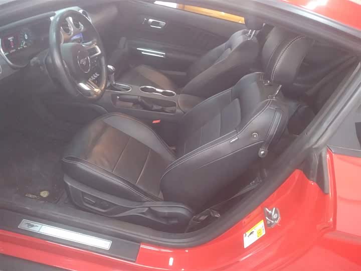 Фото 15 - Ford Mustang