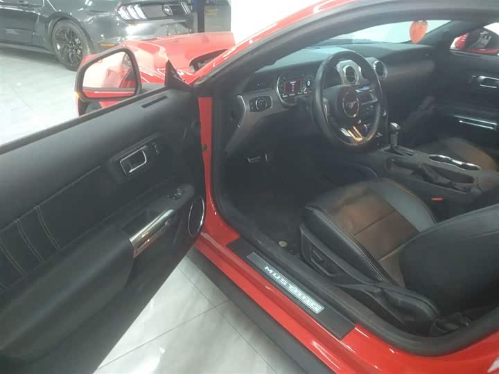 Фото 16 - Ford Mustang