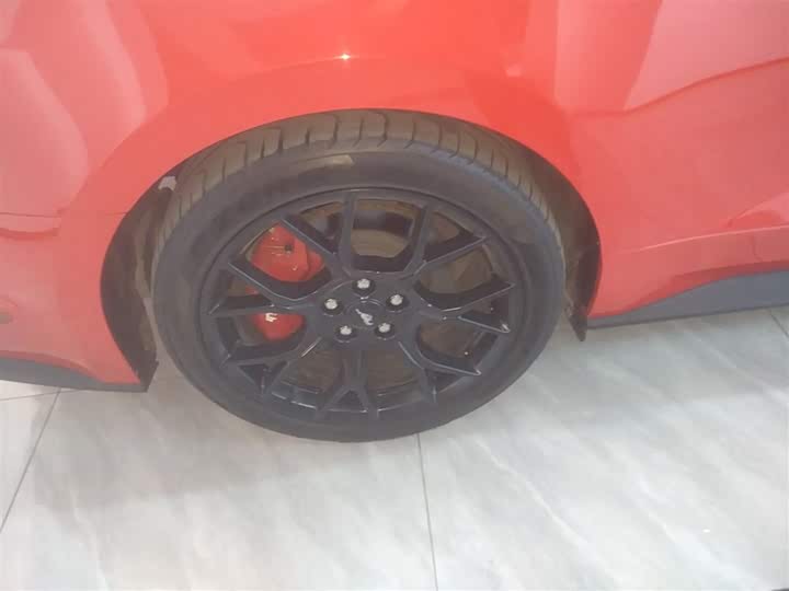 Фото 26 - Ford Mustang