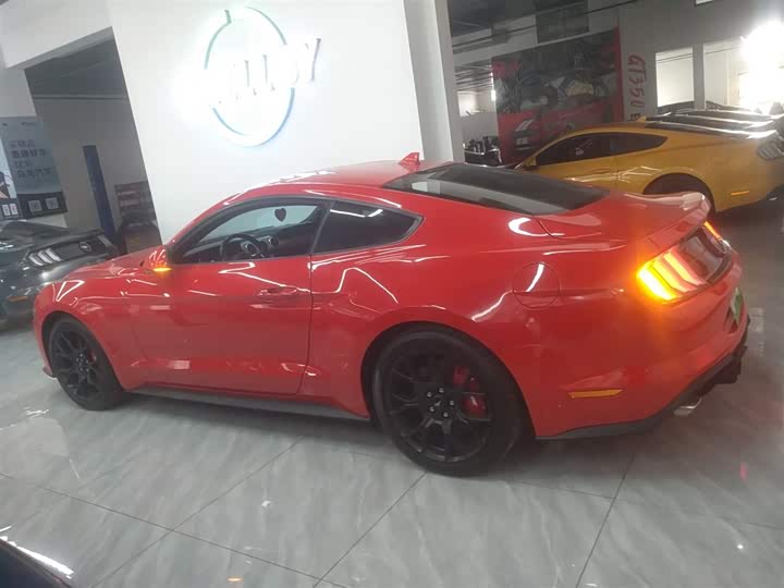 Фото 5 - Ford Mustang