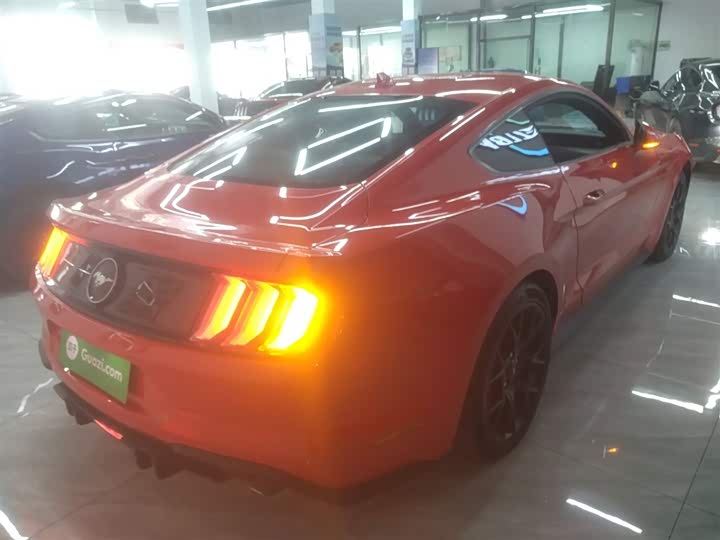 Фото 7 - Ford Mustang