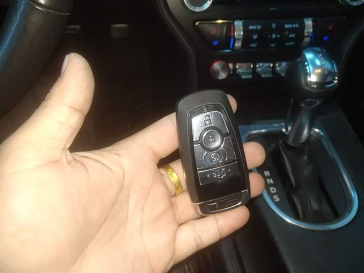 Фото 9 - Ford Mustang