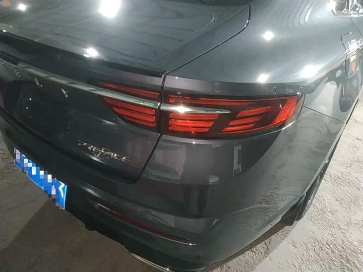 Фото 8 - Geely Preface