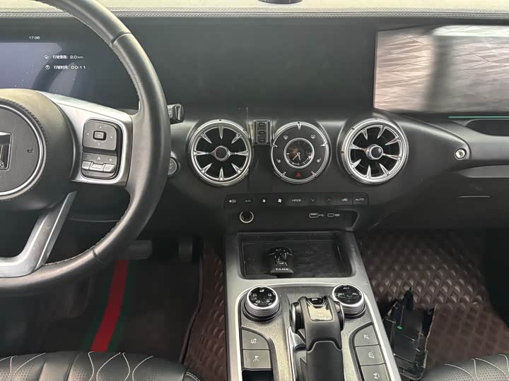 Фото 11 - Tank 300