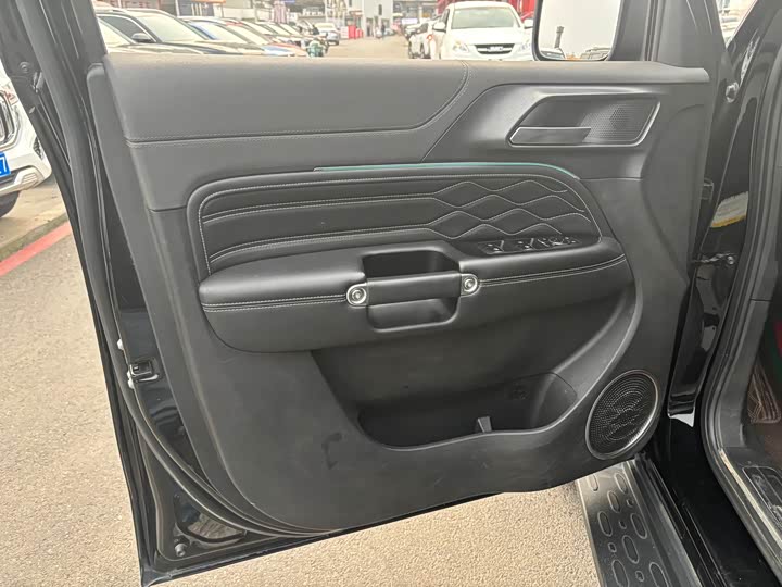 Фото 7 - Tank 300