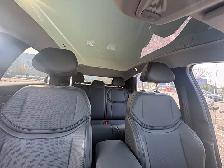 Фото 11 - XPeng Mona M03