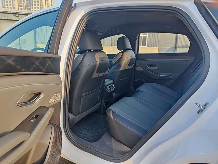 Фото 10 - BYD Qin L