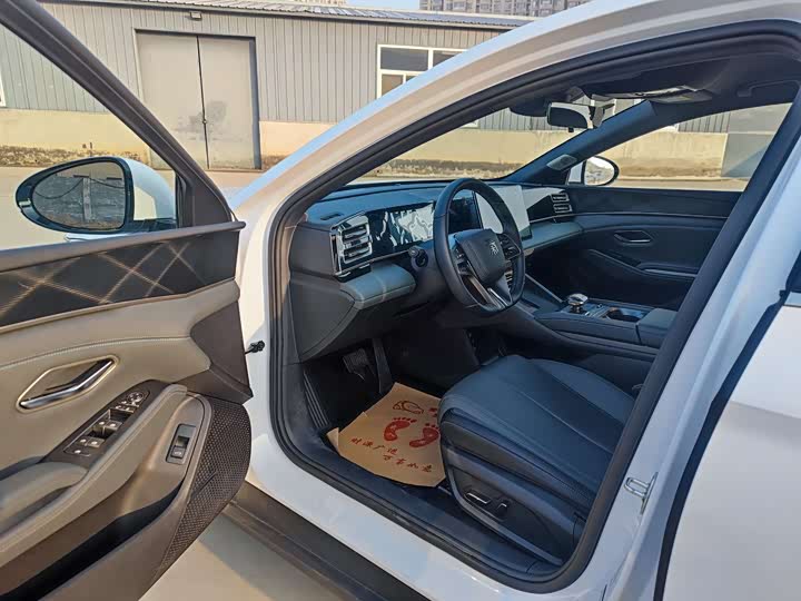 Фото 8 - BYD Qin L