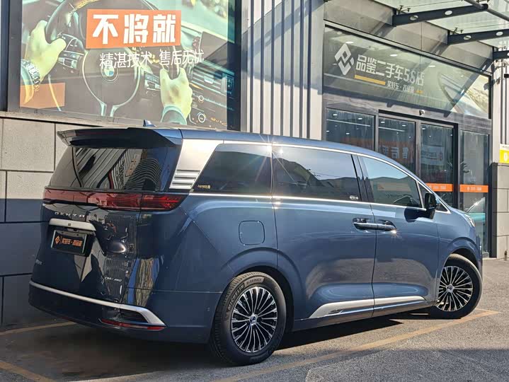 Фото 5 - Denza D9