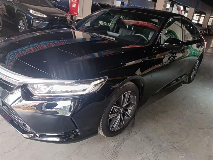 Фото 2 - Honda Inspire