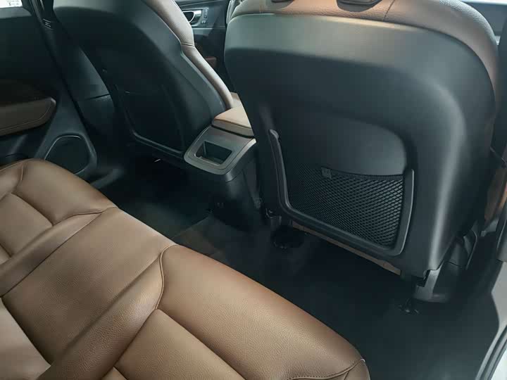 Фото 8 - Volvo XC60