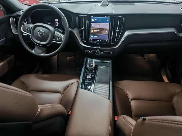 Фото 9 - Volvo XC60