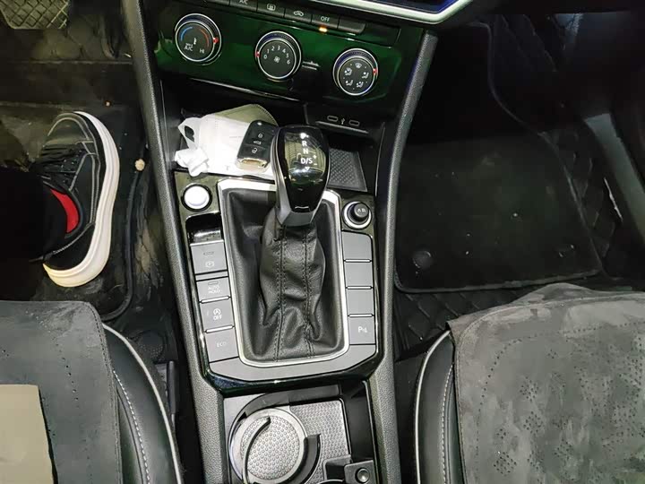 Фото 14 - Volkswagen Sagitar L