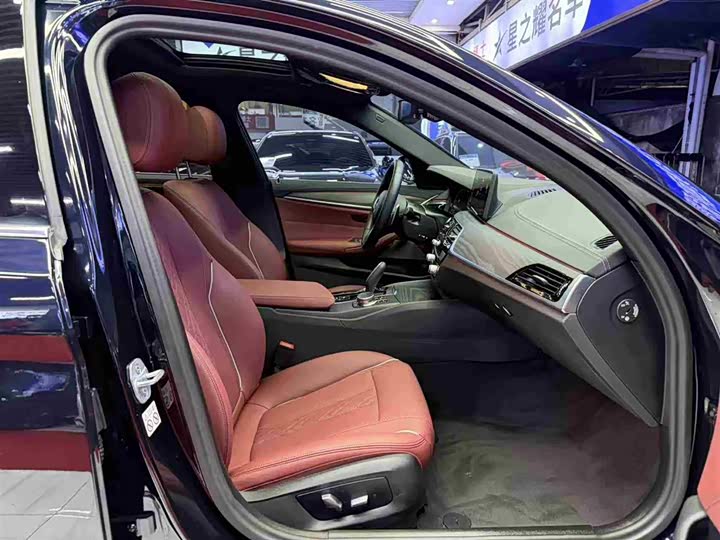 Фото 17 - BMW 5 Series