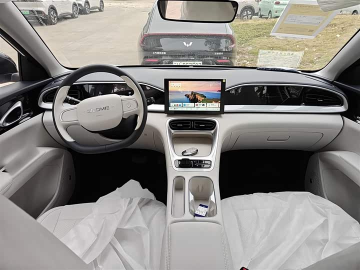 Фото 10 - Geely Galaxy Geome