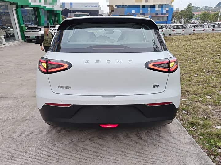 Фото 6 - Geely Galaxy Geome