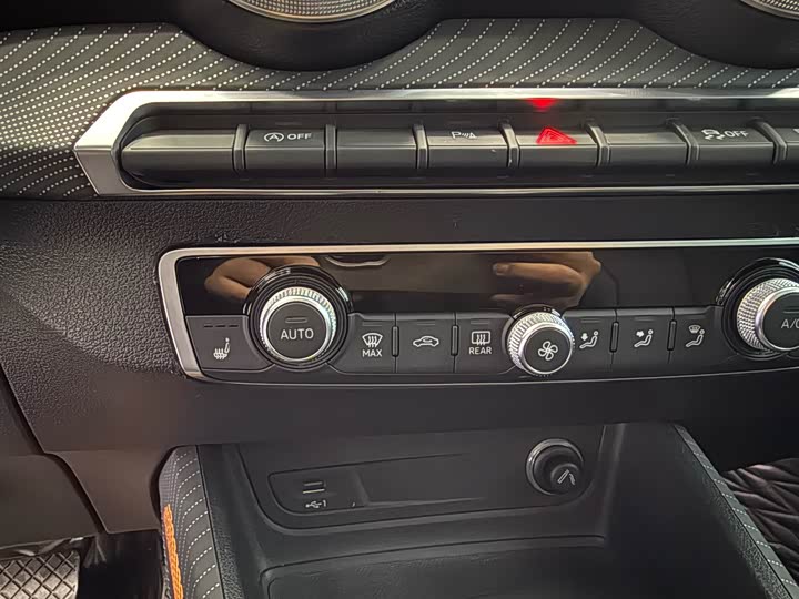 Фото 13 - Audi Q2L