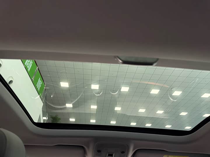 Фото 16 - Audi Q2L