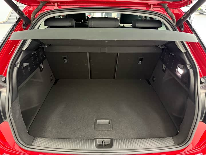 Фото 18 - Audi Q2L