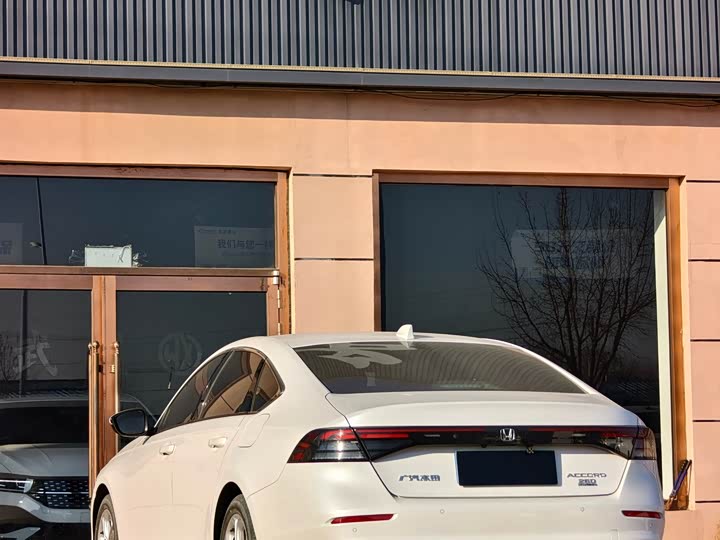 Фото 9 - Honda Accord