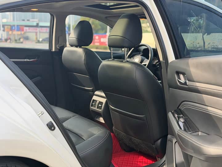 Фото 14 - Nissan Teana