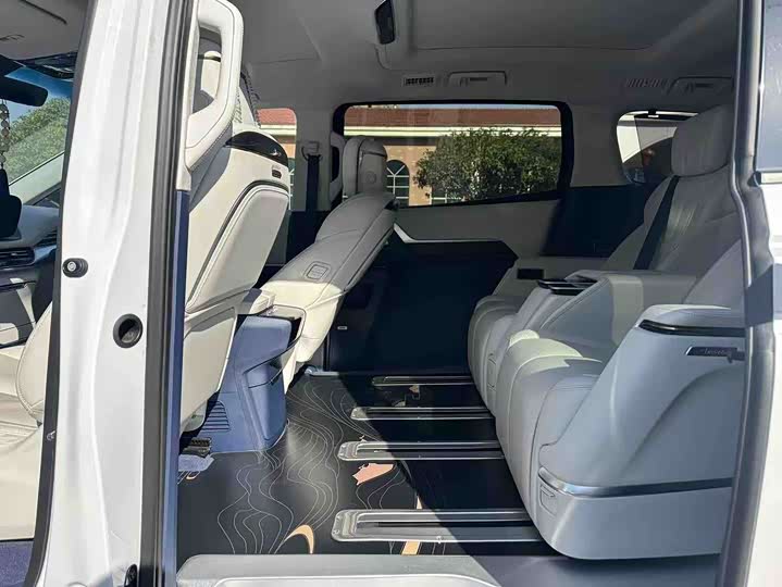 Фото 3 - Buick GL8 Century