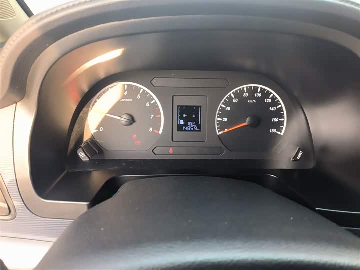 Фото 12 - Dongfeng Forthing Lingzhi M5