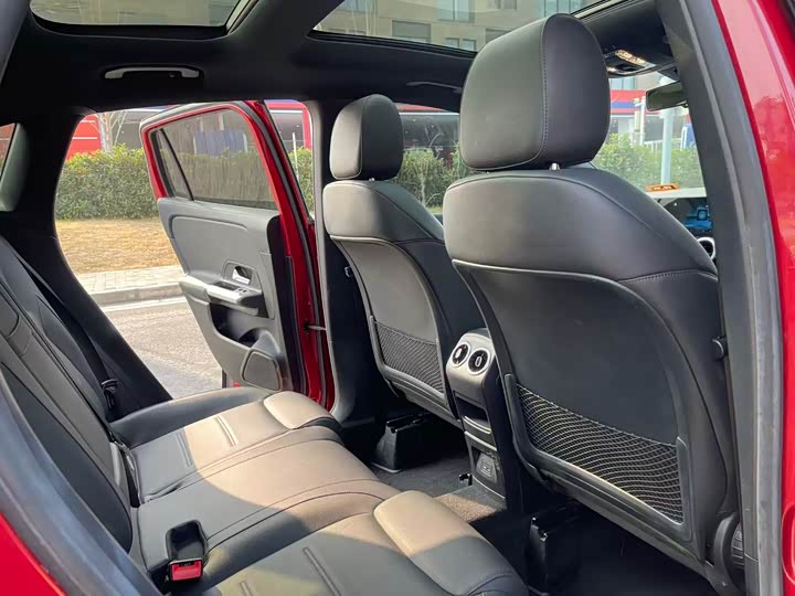 Фото 13 - Mercedes-Benz GLA-Class