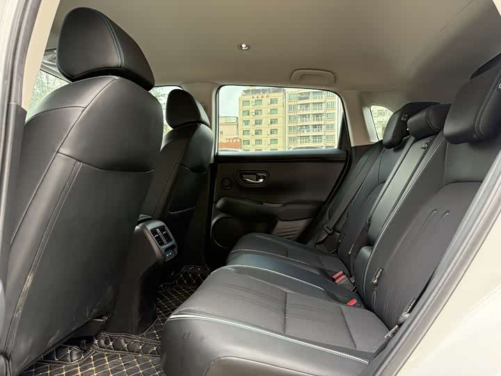 Фото 16 - Geely Coolray