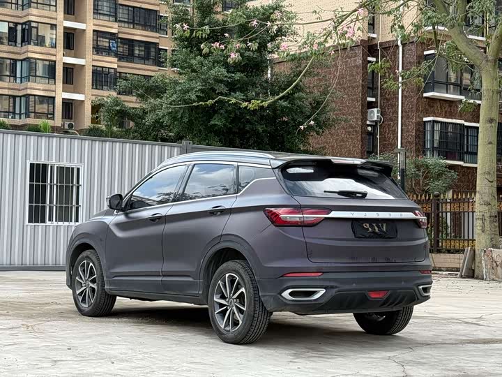 Фото 17 - Geely Coolray