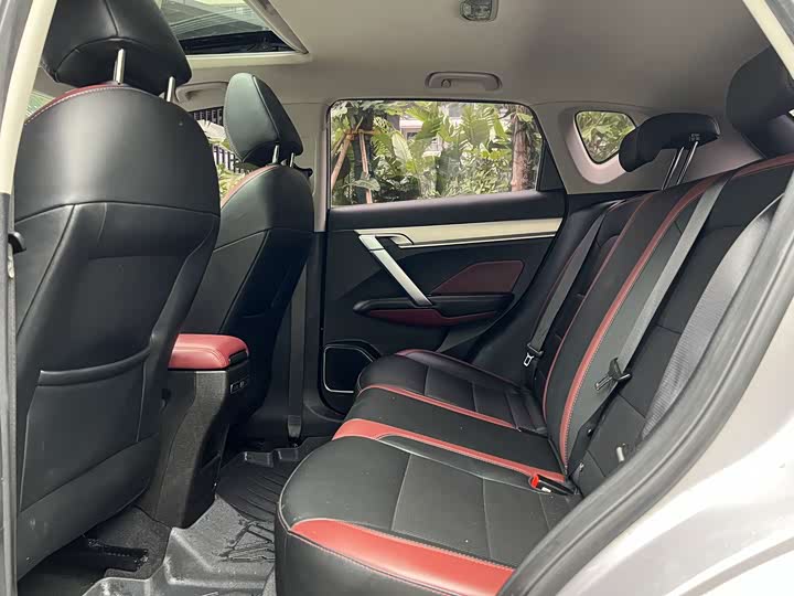 Фото 7 - Geely Coolray