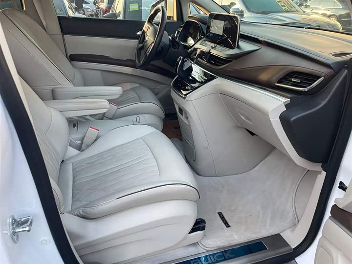 Фото 11 - Buick GL8 ES