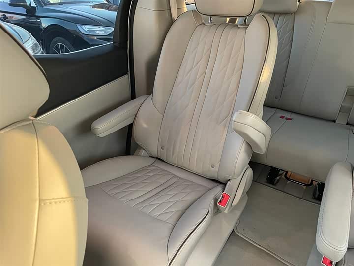 Фото 21 - Buick GL8 ES