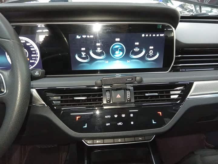 Фото 13 - Hongqi HS5