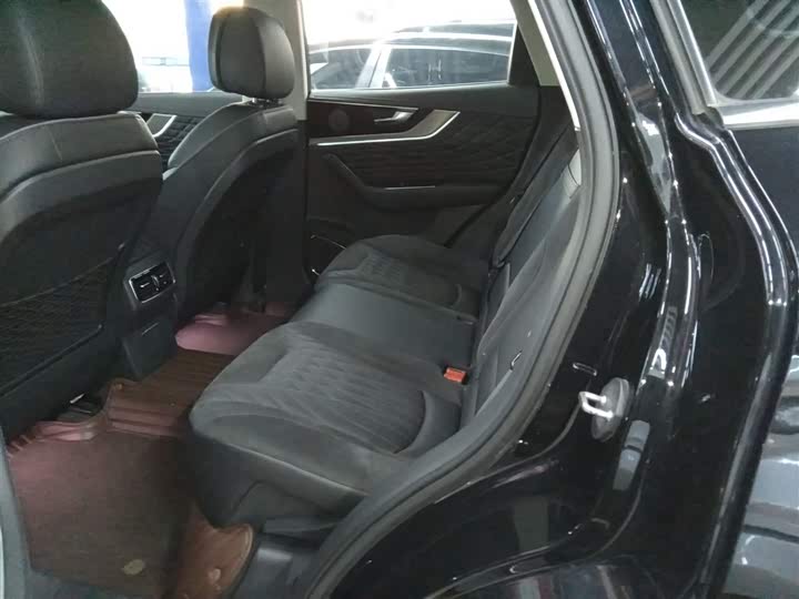 Фото 17 - Hongqi HS5