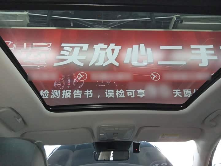 Фото 18 - Hongqi HS5