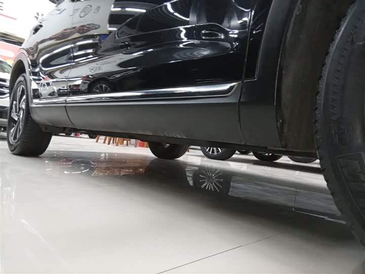 Фото 21 - Hongqi HS5