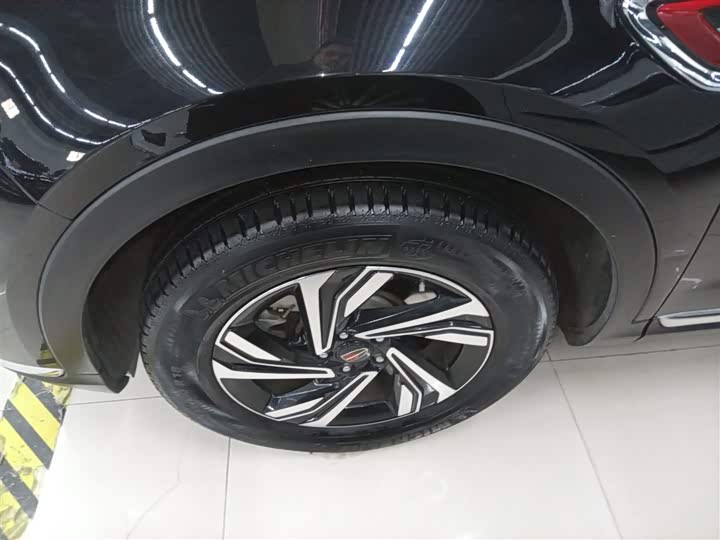 Фото 23 - Hongqi HS5