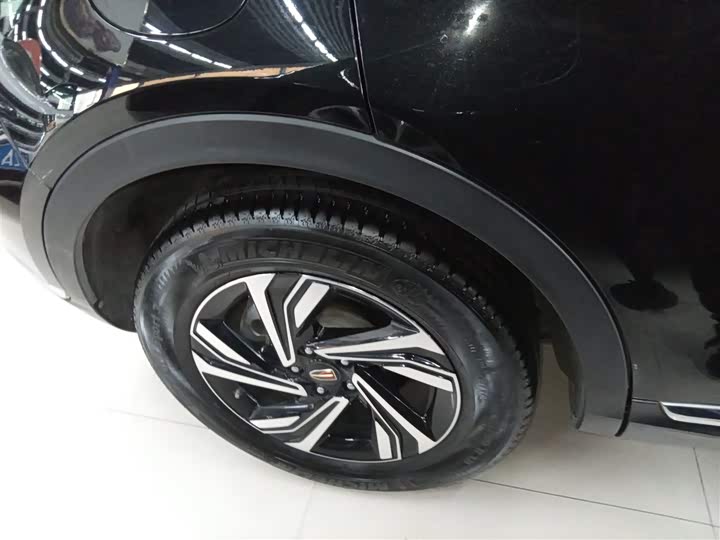 Фото 26 - Hongqi HS5