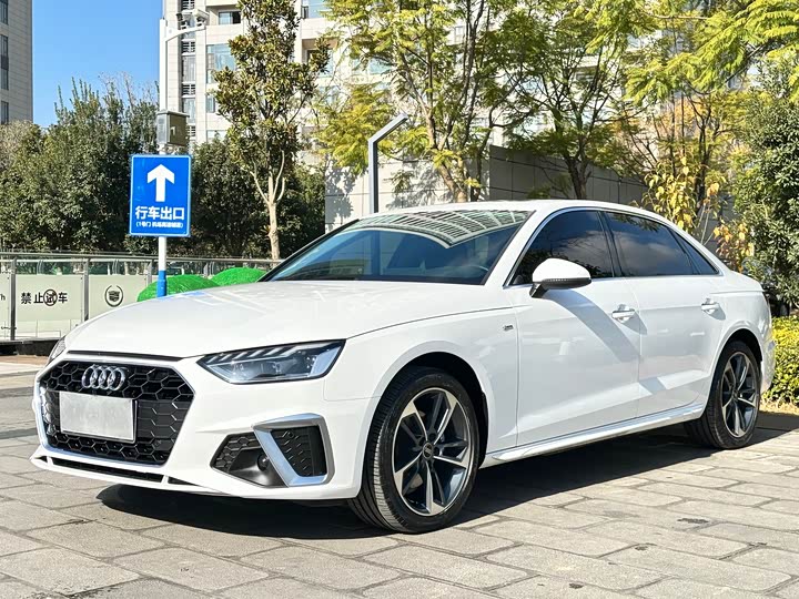 Фото 1 - Audi A4L