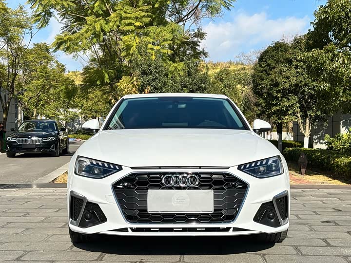 Фото 2 - Audi A4L