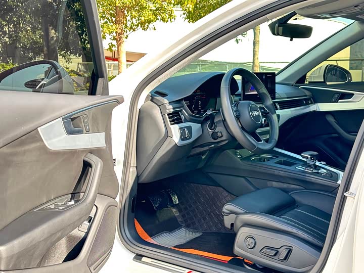 Фото 4 - Audi A4L